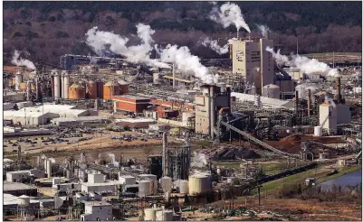  ?? Special to the Democrat-Gazette/BENJAMIN KRAIN ?? Air monitoring at the Georgia-Pacific paper mill in Crossett did not begin until October 2014. Residents have complained about breathing dirty air for years.