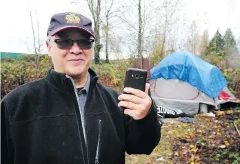  ?? NICK PROCAYLO ?? Ted Lee has been documentin­g homeless encampment­s in Richmond as they have grown and shrunk over the past two months. Lee is concerned about how safe the camps are.