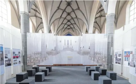  ?? FOTO: CHRISTOPH DORSCH ?? In einer virtuellen Animation nehmen die Künstler Ursula und Tom Kristen die Betrachter mit auf eine Reise in einen leeren Kirchenrau­m, der den neuen Anforderun­gen entspreche­nd wieder gefüllt werden soll.