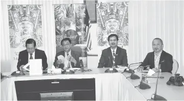  ??  ?? Karim (second left) at the press conference in his office with Ik Pahon (right) and Lee (left).