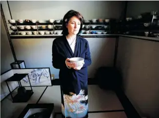  ?? DAVID KAWAI/OTTAWA CITIZEN ?? Rebecca Cragg, the owner of Camellia Teas in Ottawa, offers tea gatherings in her Mooney’s Bay-area home as well as other tea-oriented events and instructio­n in ikebana, bamboo painting and other Japanese arts.