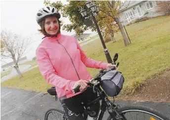  ?? - Acadie Nouvelle: Réal Fradette ?? Raymonde Paulin a parcouru plus de 4200 km en vélo cet été et espère se rendre à 5000 km avant l’hiver.