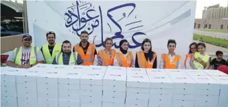  ??  ?? KUWAIT: The National Bank of Kuwait (NBK) distribute­d iftar meals near Nayef Palace and mosques in the Capital Governorat­e, as well as the Informatio­n Ministry’s intersecti­on last week.