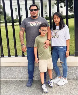  ?? Paola Garcia / Contribute­d photos ?? From left, Victor Garcia with his son, Lucas, 7, and his wife, Christina,at the White House in Washington, D.C.