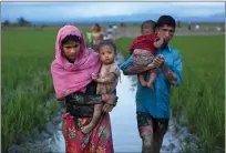  ??  ?? Rohingya refugees fleeing to Bangladesh