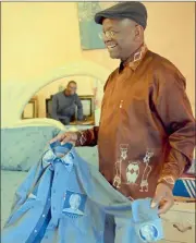  ?? PICTURE: TIMOTHY BERNARD ?? HARD AT WORK: Sonwabile Ndamase with one of his shirts at his home in Kew, Joburg.