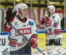  ?? Foto: Siegfried Rebhan ?? Der ECDC Memmingen um Daniel Huhn will es in dieser Saison in die Play-offs der Eishockey-Oberliga schaffen.