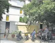  ?? SONU MEHTA/HT ?? The Delhi and Haryana Police jointly raided the house in Greater Kailash Enclave, allegedly owned by the dera.