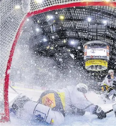  ??  ?? Ein Duell mit Spektakel-Garantie: Mit dem SC Bern und dem EV Zug treffen im Playoff-Final die beiden mit Abstand besten Teams der Qualifikat­ion aufeinande­r.