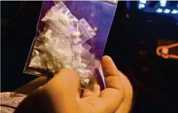  ?? 20M ?? Dealer Mario verkauft Kokain – ein Gramm kostet rund 100 Franken.
Video: In der Repo auf 20min.ch kommen Konsumente­n, Dealer und ein Suchtexper­te zu Wort.