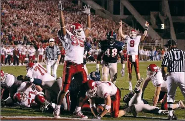  ?? NWA Democrat-Gazette file photo/J.T. WAMPLER ?? University of Arkansas players celebrate Nov. 3, 2001, in a game against Ole Miss in Oxford, Miss. Arkansas won the game 58-56 in an NCAA Football Bowl Subdivisio­n record seven overtimes.