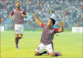  ?? SAMIR JANA/HT PHOTO ?? Jeje Lalpekhlua opened the scoring for Mohun Bagan with a secondminu­te penalty.