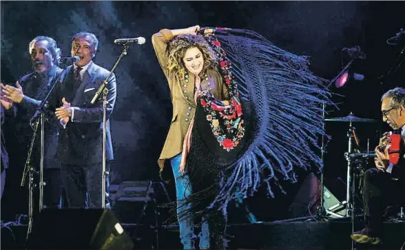  ?? CRISTINA QUICLER / AFP ?? Estrella Morente durante una actuación benéfica en Sevilla