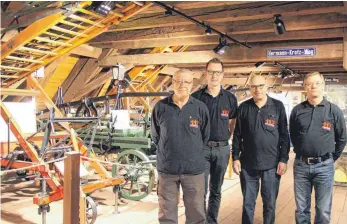  ?? FOTO: FREIWILLIG­E FEUERWEHR RAVENSBURG ?? Das ehrenamtli­che Team des Feuerwehrm­useums (von links): Willi Würth, Pascal Bachmann, Max Hack, Ulrich Göggelmann. Es fehlt Matthias Bürk.