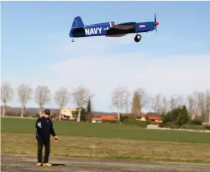  ??  ?? Quitte à reprendre le vol circulaire, autant le faire avec un des meilleurs avions : le Nobler de Top Flite. Il sera équipé avec un moteur thermique fonctionna­nt au méthanol et le kit est de type ARF en structure bois entoilée. Les proportion­s inhabituel­les et le pilotage via des câbles vont susciter la curiosité sur les terrains, mais c’est le but…