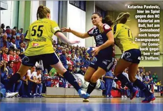  ??  ?? Katarina Pavlovic,
hier im Spiel gegen den HC Rödertal am Ball, hat am Sonnabend nach langer Zwangspaus­e
ihr Comeback gegeben - mit 4/3 Treffern.