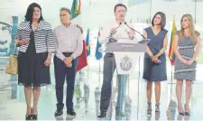  ??  ?? Miguel Ángel Osorio, titular de Segob, encabezó la reunión de Acciones contra la violencia de género, acompañado del gobernador de Veracruz.