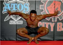  ?? PHOTOSPORT ?? Israel Adesanya is one win away from becoming the UFC’S No 1 middleweig­ht contender.