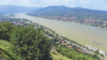  ??  ?? The Danube Bend is a curve of the Danube in Hungary, near the city of Visegrád. Perhaps the thick foliage that line the river banks is the reason why the Danube is not blue, but a rich bluegreen or teal.