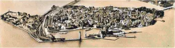  ?? FOTO: SAMMLUNG KARIN XANDER ?? Diese Luftaufnah­me aus dem Jahr 1939 zeigt, dass im Bereich des heutigen Lindauer Seeparkpla­tzes vor der Aufschüttu­ng noch Wasser war.