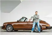  ?? Foto: Juergen Tap/Hoch Zwei/Porsche AG, dpa ?? Der Kommissar ist im Porsche da: Schauspiel­er Richy Müller sitzt als Stuttgarte­r Emittler Thorsten Lannert im Oldie‰Elfer.