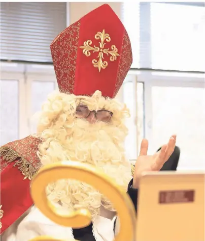  ??  ?? Das Bistum Essen geht in diesem Jahr neue Wege: So wird der Nikolaus die Kinder per Video-konferenz besuchen.rund 90 Termine sind bis Montag, 7. Dezember, verfügbar.