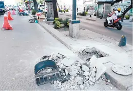  ?? JESÚS QUINTANAR ?? Adecuación de banquetas cerca del cruce de Reforma e Hidalgo.