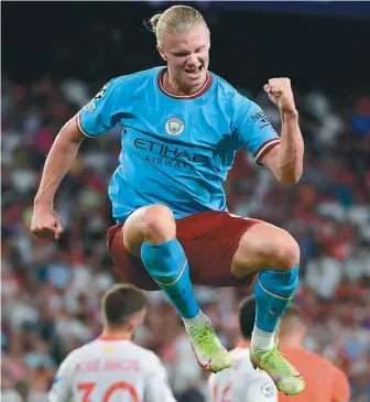  ?? / Julio Muñoz - EFE ?? Haaland celebra después de marcar en su debut europeo con el Manchester City.