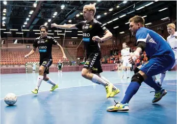  ?? Akrivbild: Daniel Stiller ?? andreas Bertilsson har spelat både futsal och fotboll. Futsal spelade han i torslanda. nu spelar han fotboll i Velebit och siktar på att hjälpa sitt lag upp i division 3.