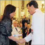  ??  ?? CON ELLA. El militar fue el jefe del Ejército durante la última presidenci­a de Cristina Kirchner.