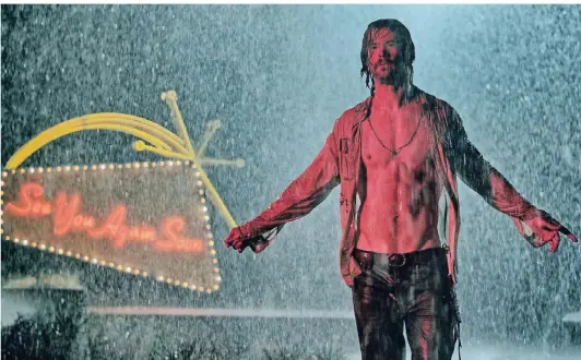  ?? FOTO: DPA ?? Kurzauftri­tt des Sekten-Gurus: Chris Hemsworth in „Bad Times at the El Royale“.