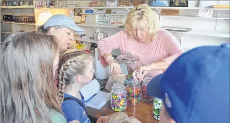  ?? KIRK STARRATT ?? Madonna Spinazola dishes out penny candy, a long-time staple at Parker’s General Store in Halls Harbour.