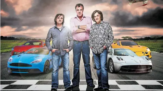  ??  ?? Jeremy Clarkson ( ao centro) foi afastado pela BBC por agredir elemento da produção de Top Gear. Hammond ( à esq.) e May decidiram segui- lo