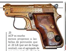  ??  ?? Los primeros modelos de Beretta 950 venían con medallones de plata con el logo de la firma italiana en sus cachas. Posteriorm­ente, fue estampado en el plástico. Versiones lujosament­e grabadas y bañadas en oro o plata fueron ofrecidas por la fábrica, al igual que modelos cromados. Muchas de ellas pertenecen hoy a coleccione­s.