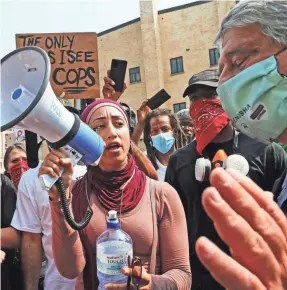  ?? PHOTOS BY ANGELA PETERSON/USA TODAY NETWORK ?? A community activist expresses frustratio­n over the shooting of Jacob Blake by a police officer in Kenosha, Wis.