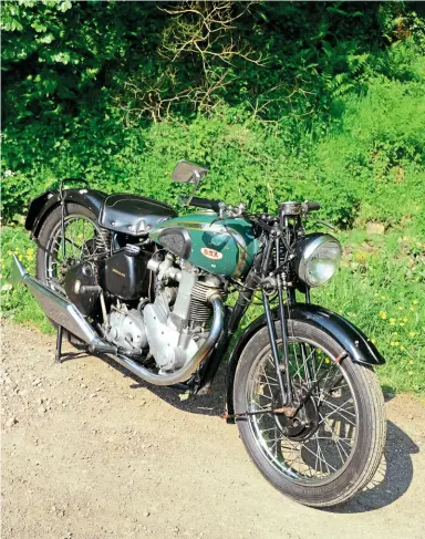  ??  ?? One beautiful, all-together, standard pre-war BSA. Or is it?