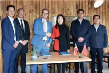  ??  ?? Above: Signing of the agreement between BioMar and Long Yang Xia in Brande, Denmark