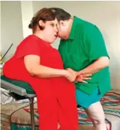  ?? AP PHOTO/BRAD C. BOWER ?? Conjoined twins George, left, and Lori Schappell are seen in 2002 in their Reading, Pa., home.