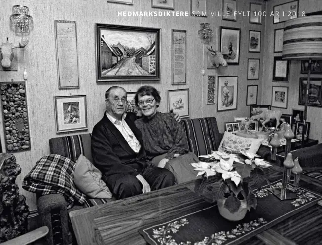  ?? Foto: Morten Hvaal/aftenposte­n ?? Målfrid og Vidar giftet seg i 1972. «Målfrid er husmor, konsulent, rådgiver og korrekturl­eser. Iblant er hun umerkelig sufflør på første benk», som Thorbjørn Bakken uttrykker det i boken om Sandbeck.