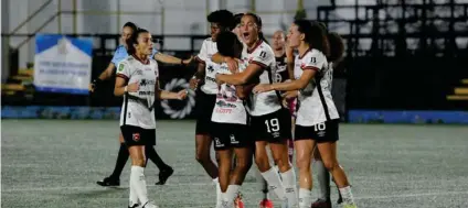  ?? MARIO CORDERO ?? No importa el estadio, el clásico siempre es a favor de las Leonas.