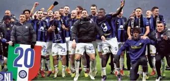  ?? REUTERS ?? Inter players celebrate after sealing their 20th league title with five games remaining