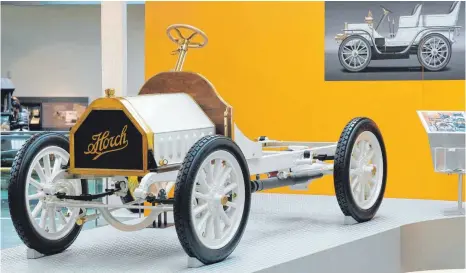  ?? FOTOS: SEBASTIAN WILLNOW ?? Die erste Baustufe des Horch 14 - 17 PS Tonneau mit Fahrgestel­l, Motorumhau­sung, Kühler, Achsen und Rädern ist bereits im Museum zu bestaunen. Noch aber fehlt der Antrieb.