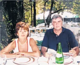  ??  ?? Suprugu Anu upoznao sam prije 30 godina u Sarajevu, bila je mlada novinarka Radio Sarajeva i intervjuir­ala me