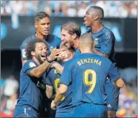  ??  ?? ALEGRÍA. Los madridista­s celebran el gol de Kroos.