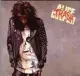 ??  ?? Seine Karriere Alice Cooper, 69, alias Vincent Damon Furnier, ist be rühmt für seine Songs – und seine blutige Bühnenshow, bei der er seine Kunstfigur schon zig Tode sterben ließ. Mit dem „Trash“feierte er 1989 seine Rückkehr aus dem Drogensump­f. Für...
