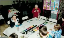  ?? ?? Un atelier couleur spécialeme­nt créé pour les enfants