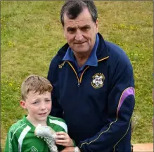  ??  ?? Player of the match Charlie Murray (Cloughbawn) receives his award from Dave O’Brien.