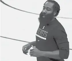  ?? MANDATO/GETTY
CARMEN ?? James Harden warms up before a game against the Lakers on Sunday in Houston.