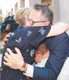  ?? Picture: GARY RAMAGE ?? CALLING IT QUITS: Senator Richard Di Natale hugs wife Lucy and sons Luca and Ben in Canberra yesterday.