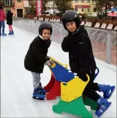  ?? (Photo B. G.-C.) ?? Annonçant les festivités de fin d’année, la patinoire de Saint-Maximin est ouverte depuis ce week-end.